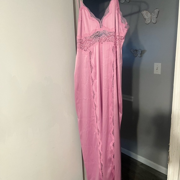 Victoria's Secret Pink Lace Trim Gown With Robe - Picture 2 of 3